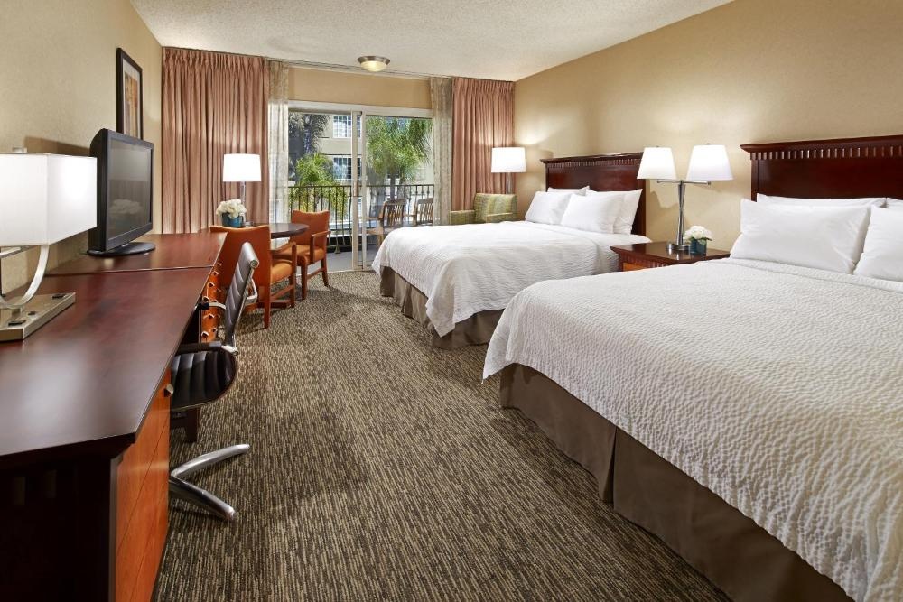 Anaheim Portofino Inn & Suites Image 12