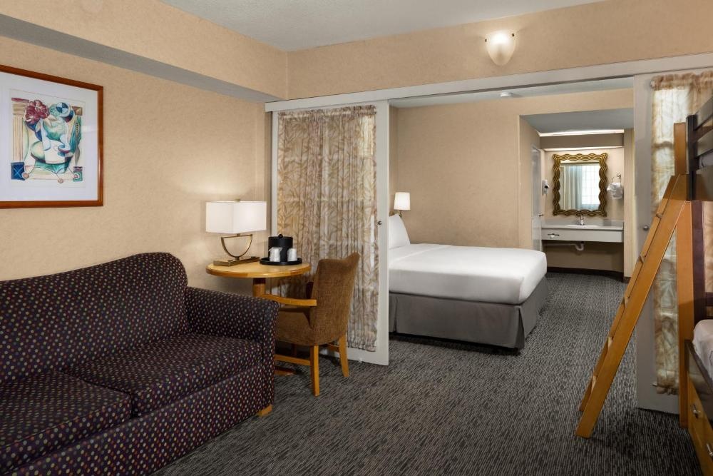 Anaheim Portofino Inn & Suites Image 18