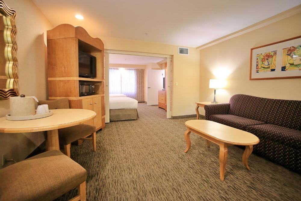 Anaheim Portofino Inn & Suites Image 35